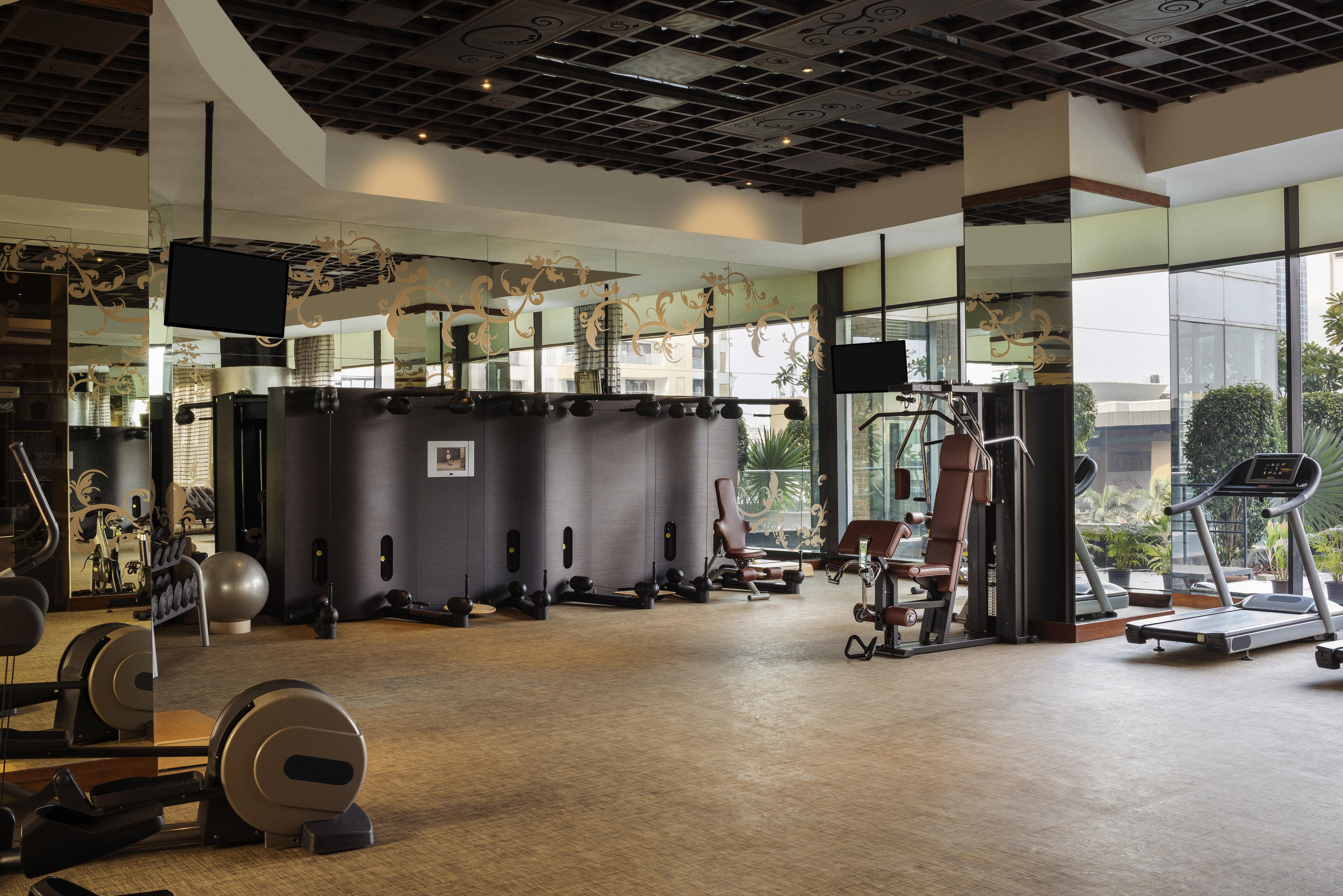 Sofitel Mumbai Bkc Hotel Екстериор снимка The gym at the hotel