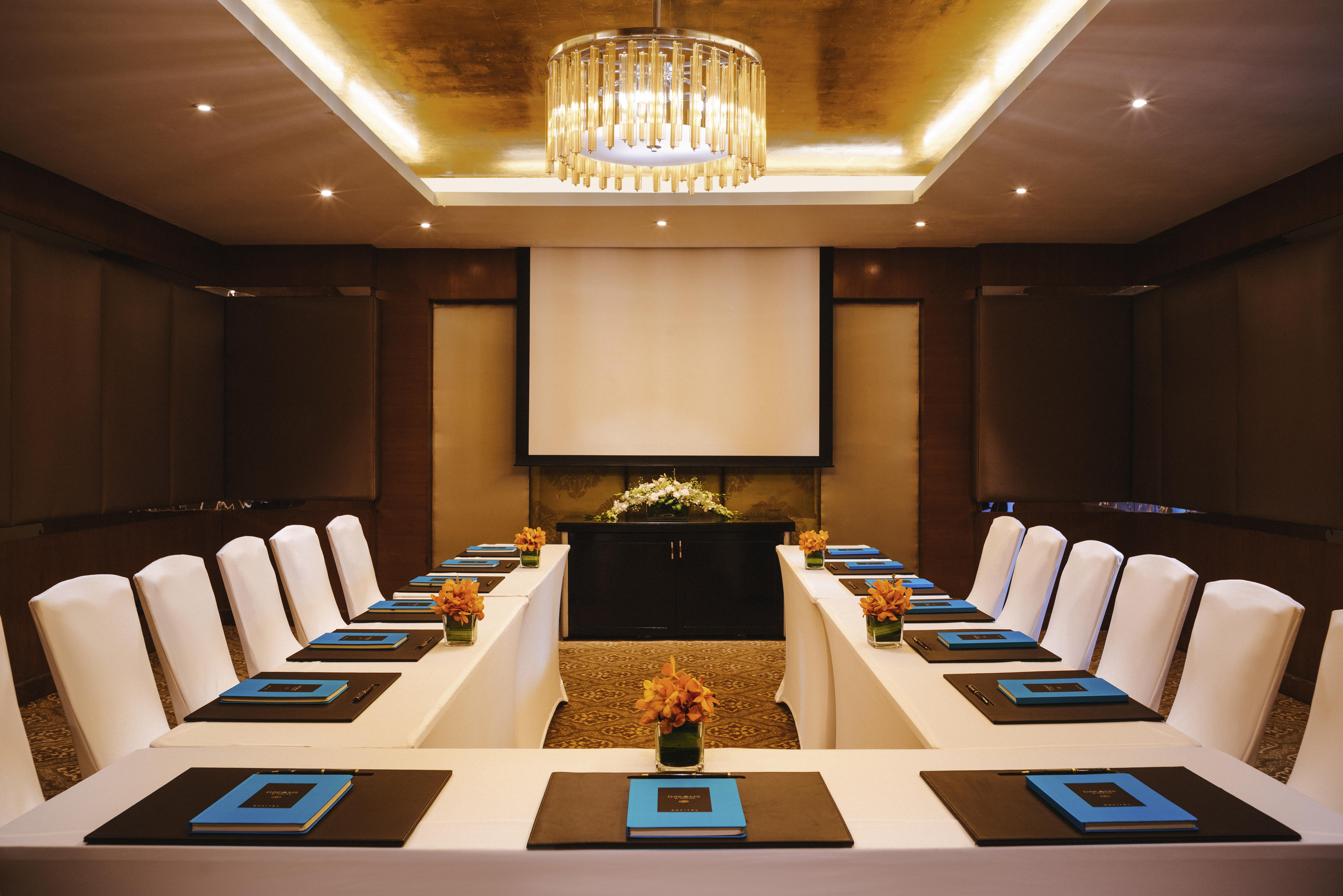 Sofitel Mumbai Bkc Hotel Екстериор снимка Meeting room at the hotel