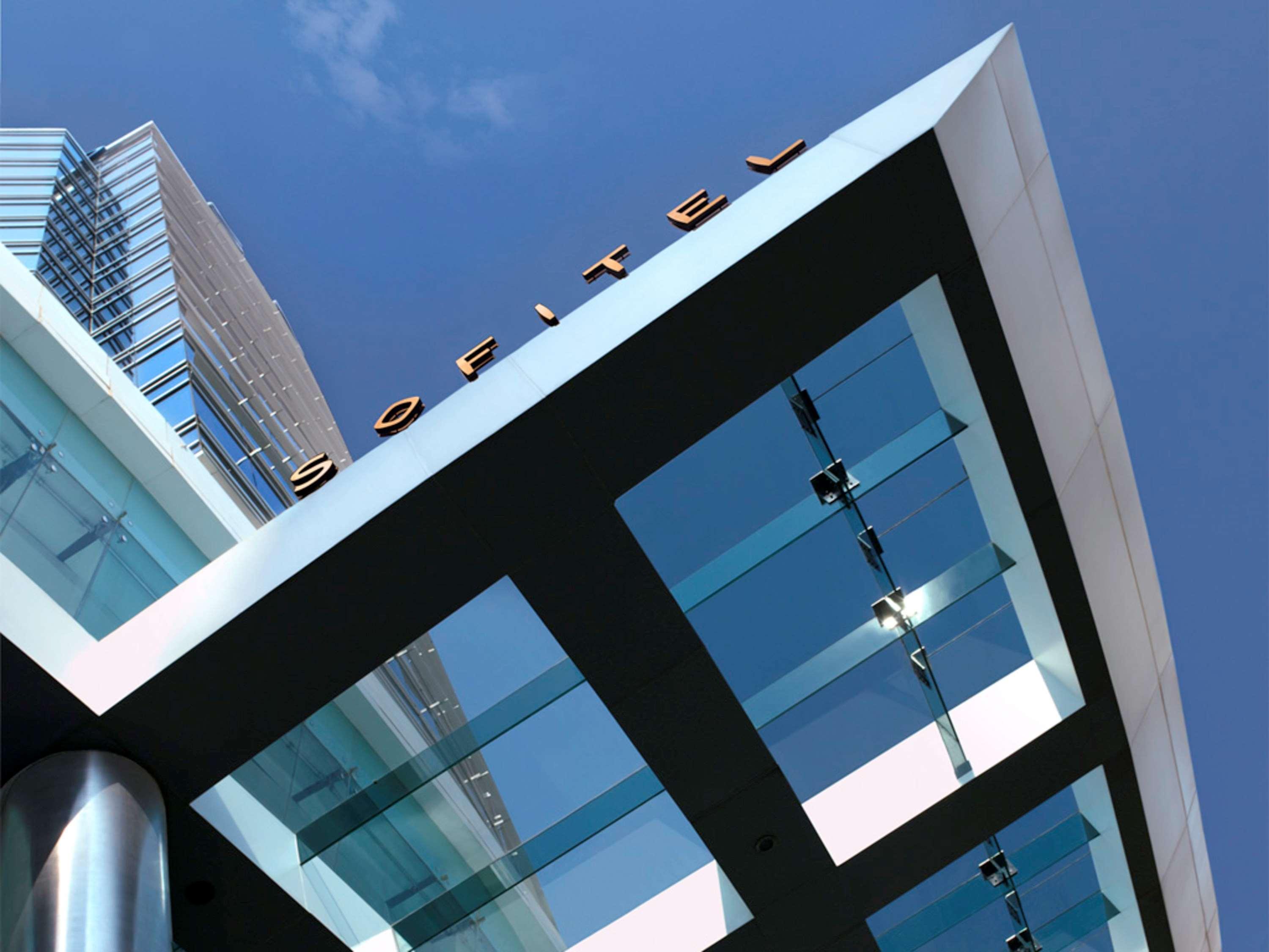 Sofitel Mumbai Bkc Hotel Екстериор снимка The exterior of the hotel