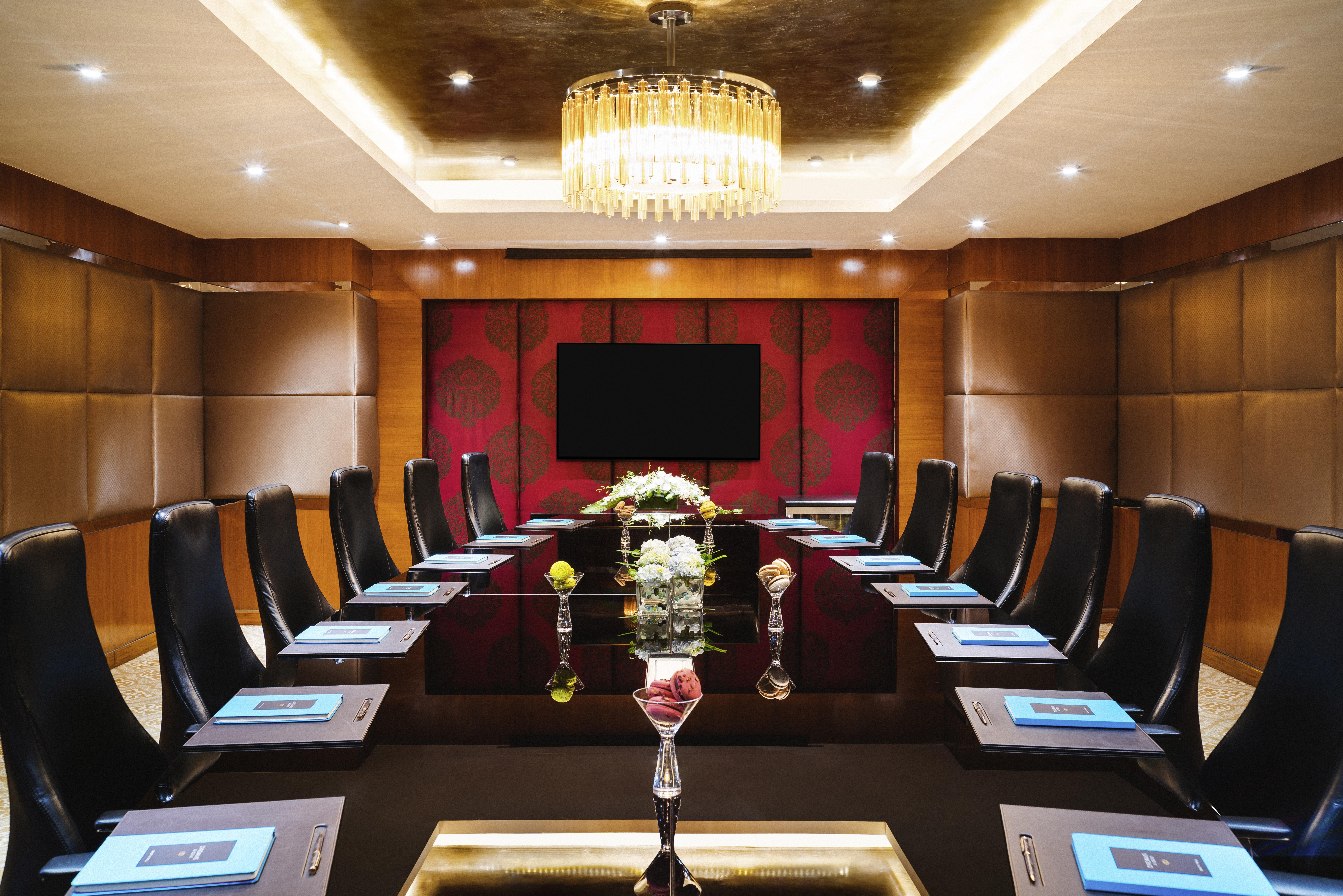 Sofitel Mumbai Bkc Hotel Екстериор снимка Boardroom at the Four Seasons Hotel, Hong Kong