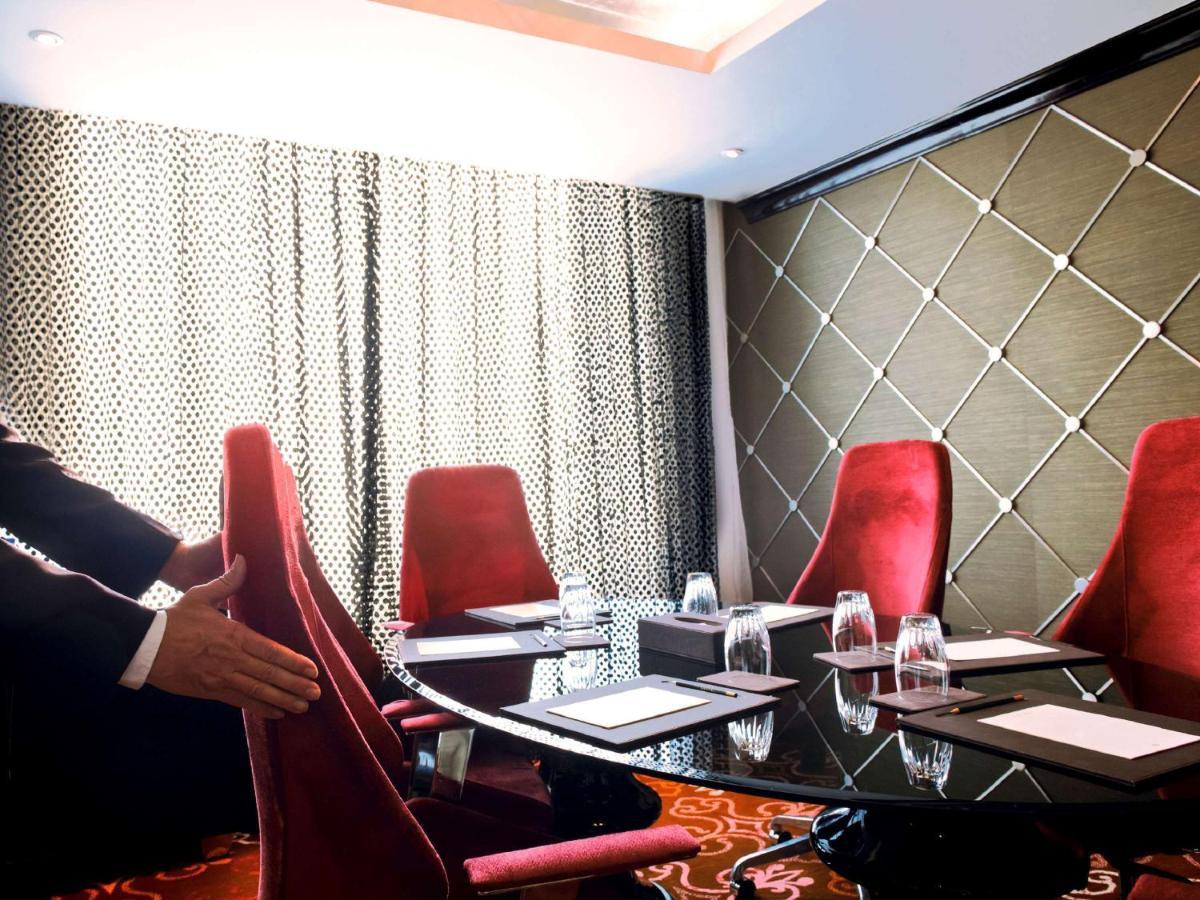Sofitel Mumbai Bkc Hotel Екстериор снимка