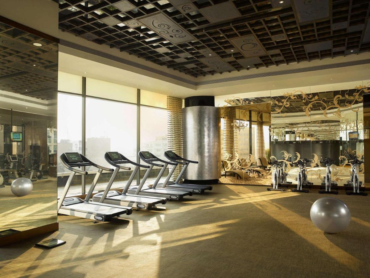 Sofitel Mumbai Bkc Hotel Екстериор снимка The gym at the Mandarin Oriental, Hong Kong