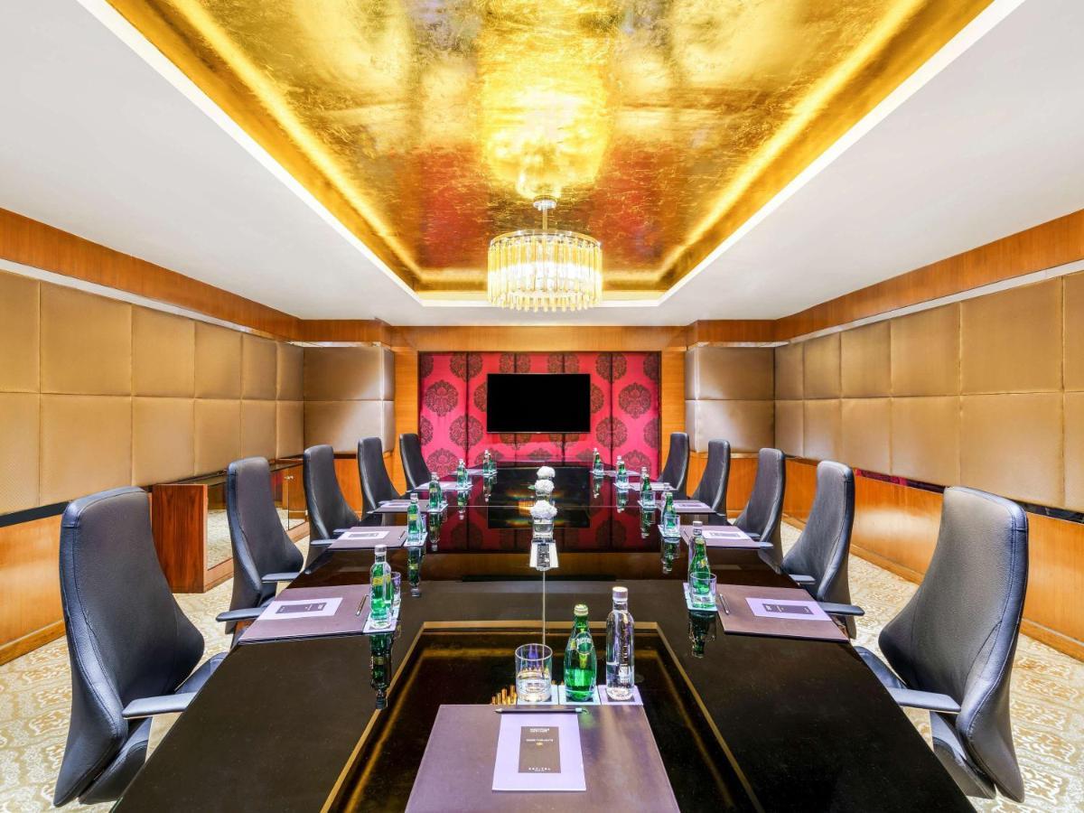 Sofitel Mumbai Bkc Hotel Екстериор снимка Boardroom