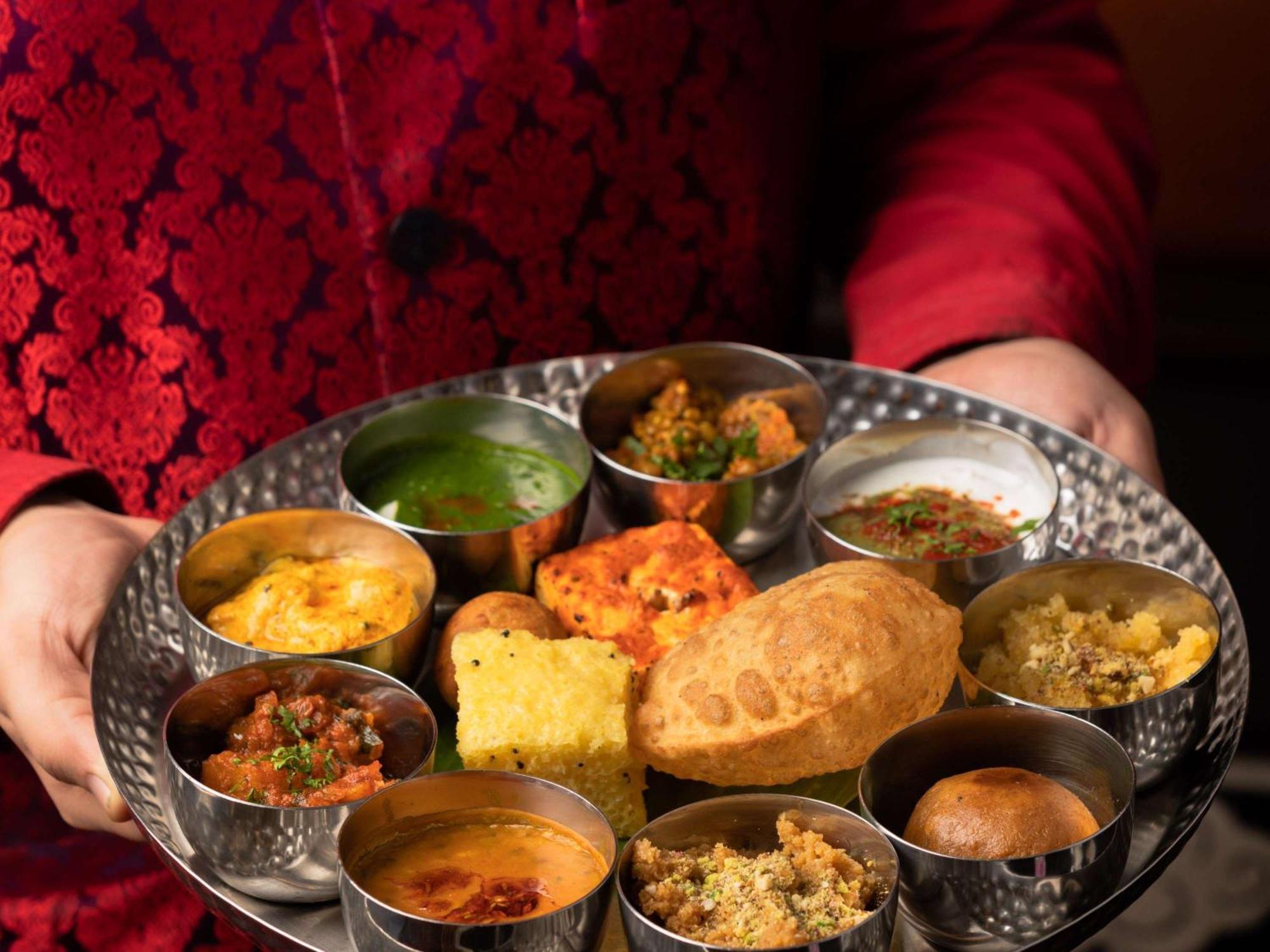 Sofitel Mumbai Bkc Hotel Екстериор снимка A Gujarati thali