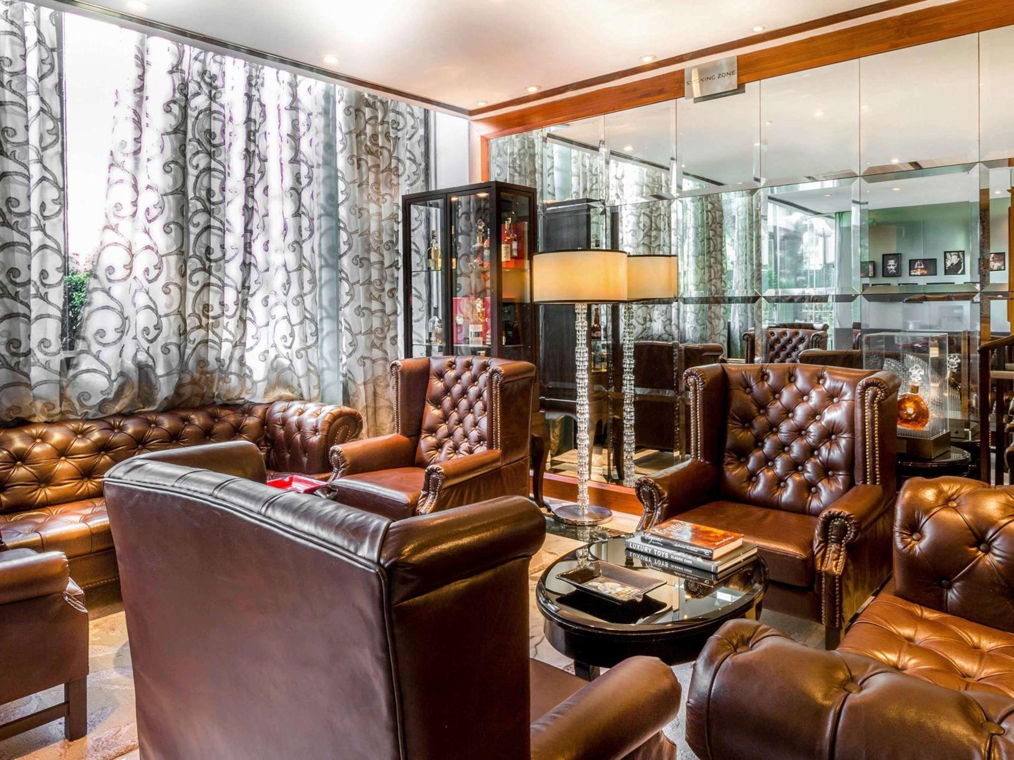 Sofitel Mumbai Bkc Hotel Екстериор снимка The lounge at the hotel