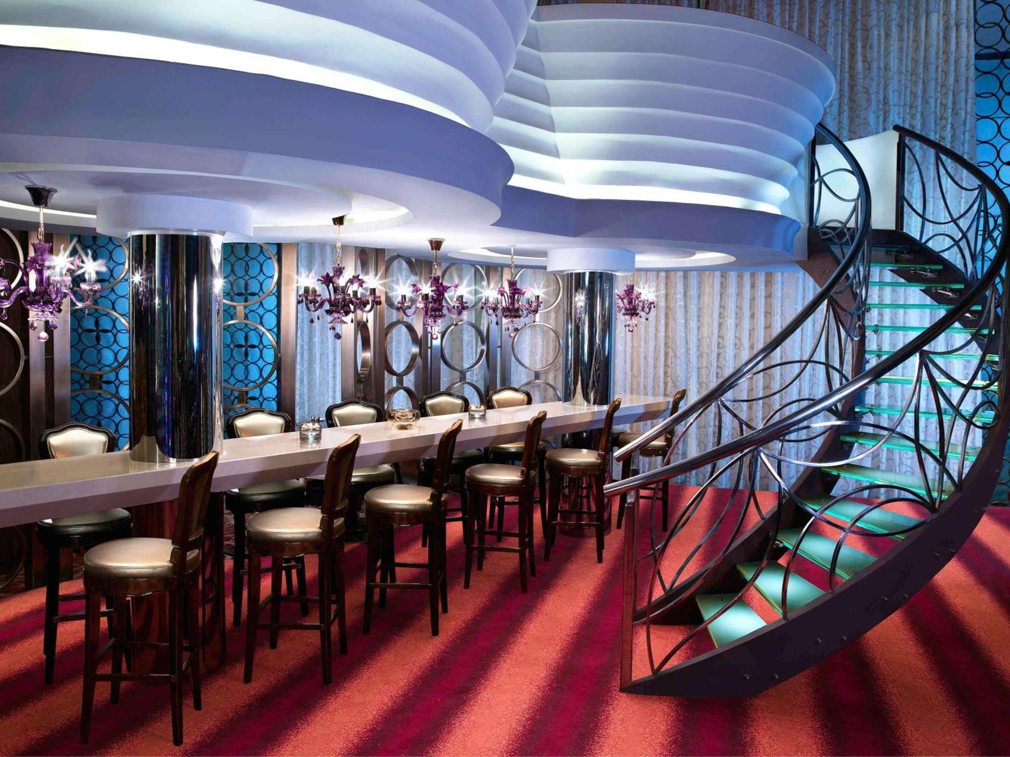 Sofitel Mumbai Bkc Hotel Екстериор снимка The interior of the nightclub